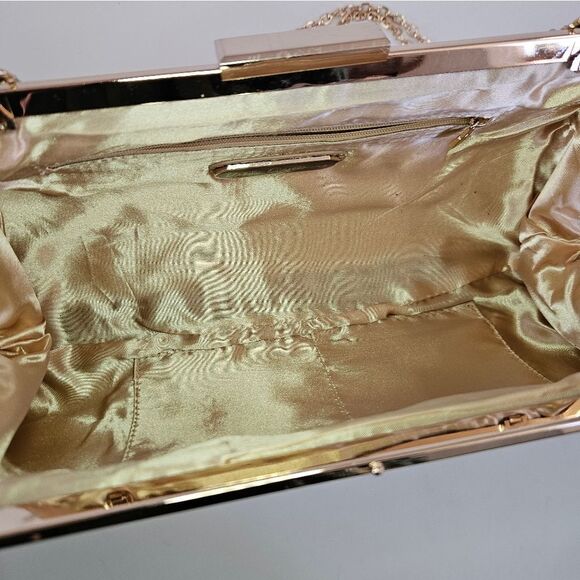 NWOT Urban Expressions Vegan Cruelty Free Tan Gold Soft Snake Skin Large Clutch - Picture 5 of 8